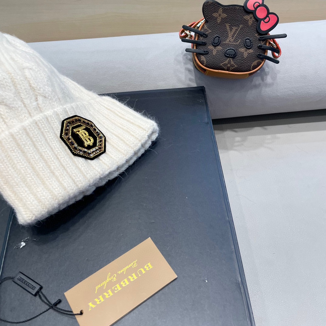   巴宝莉Burberry2024新款针织麻花毛线帽女秋冬季护耳防寒保暖帽子字母贴布冷帽潮