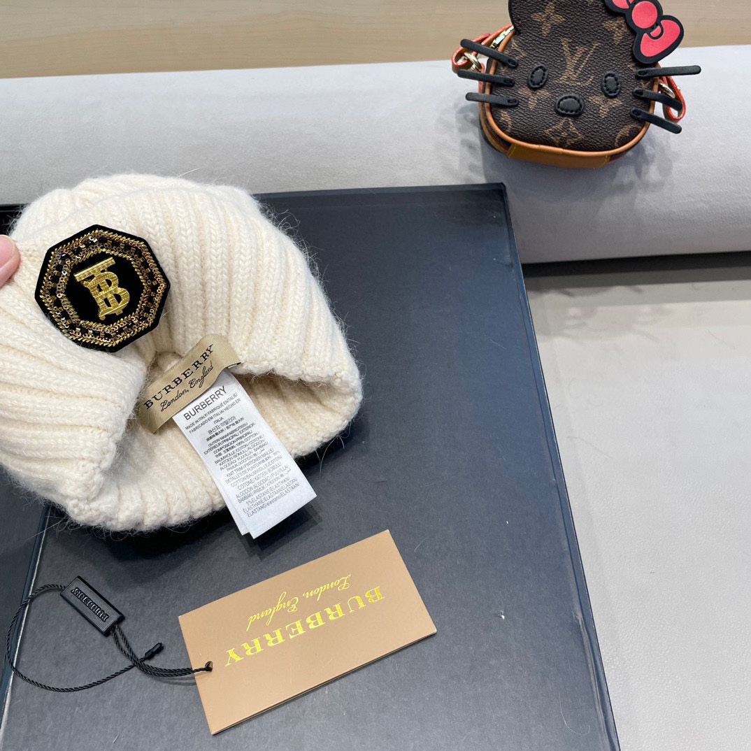   巴宝莉Burberry2024新款针织麻花毛线帽女秋冬季护耳防寒保暖帽子字母贴布冷帽潮