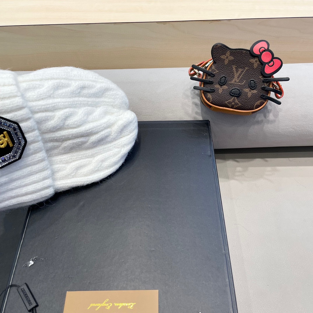   巴宝莉Burberry2024新款针织麻花毛线帽女秋冬季护耳防寒保暖帽子字母贴布冷帽潮