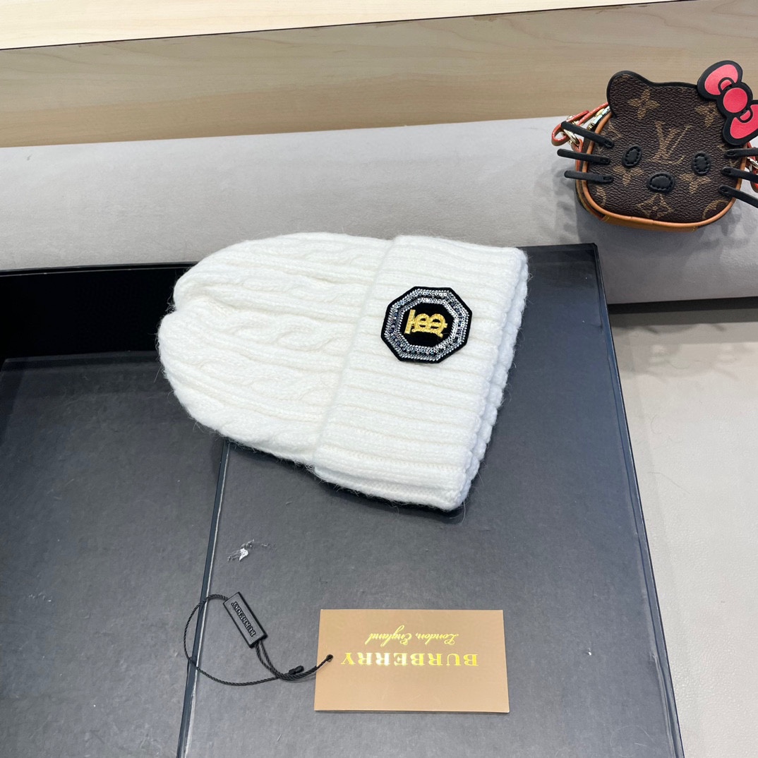   巴宝莉Burberry2024新款针织麻花毛线帽女秋冬季护耳防寒保暖帽子字母贴布冷帽潮
