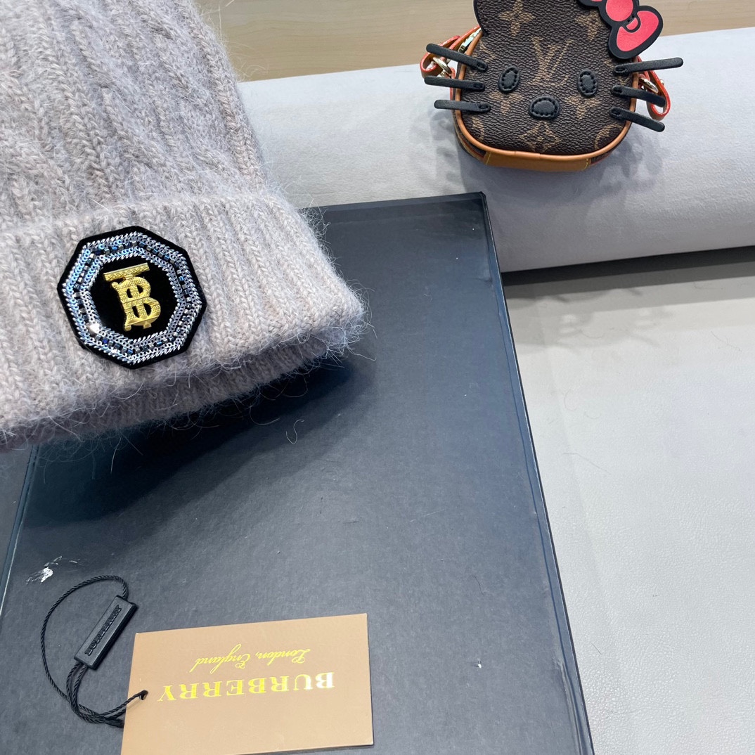   巴宝莉Burberry2024新款针织麻花毛线帽女秋冬季护耳防寒保暖帽子字母贴布冷帽潮