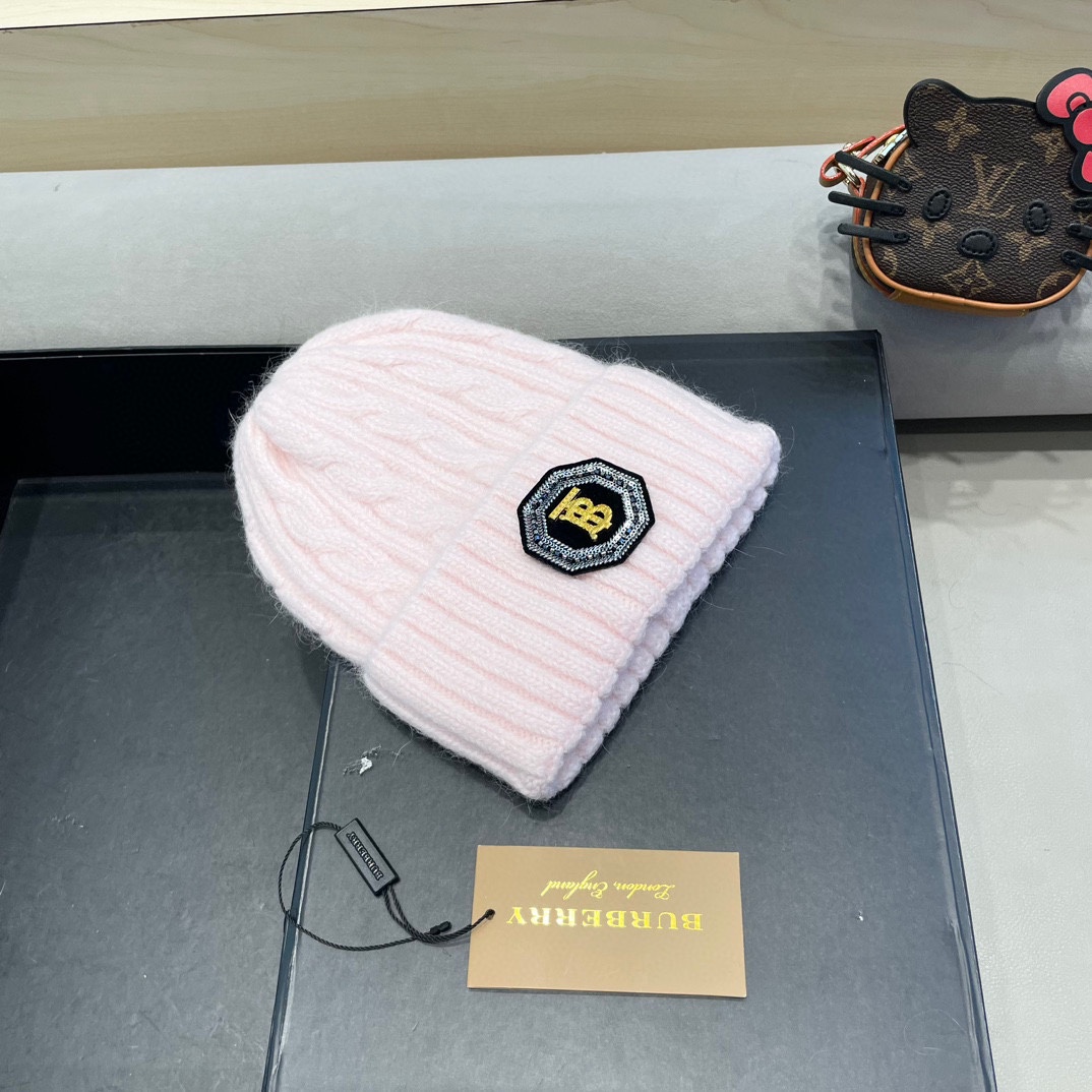   巴宝莉Burberry2024新款针织麻花毛线帽女秋冬季护耳防寒保暖帽子字母贴布冷帽潮