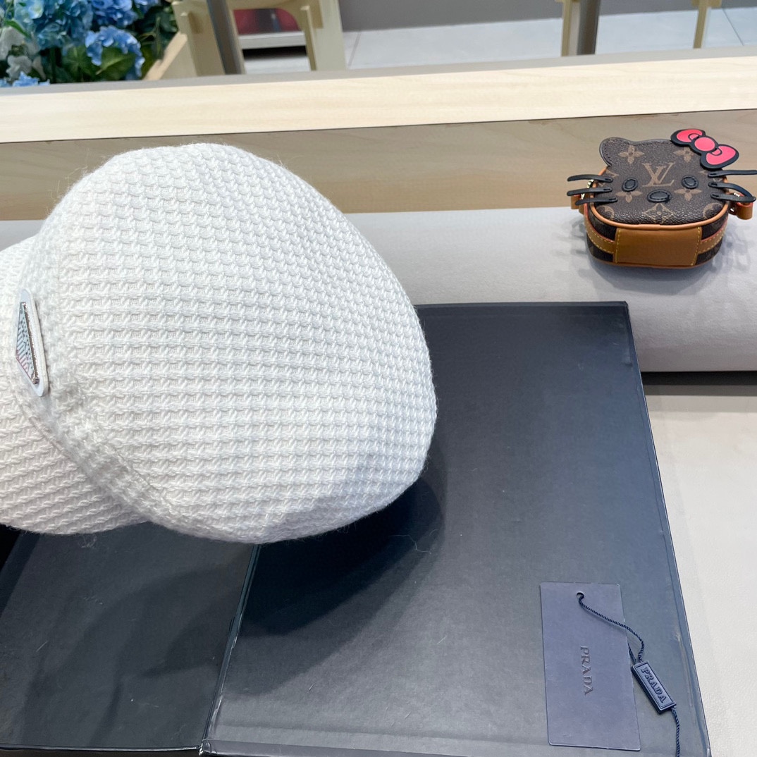  普拉达Prada秋冬天名媛风日系休闲韩版贝雷帽百搭女士英伦欧美黑色平顶帽潮流