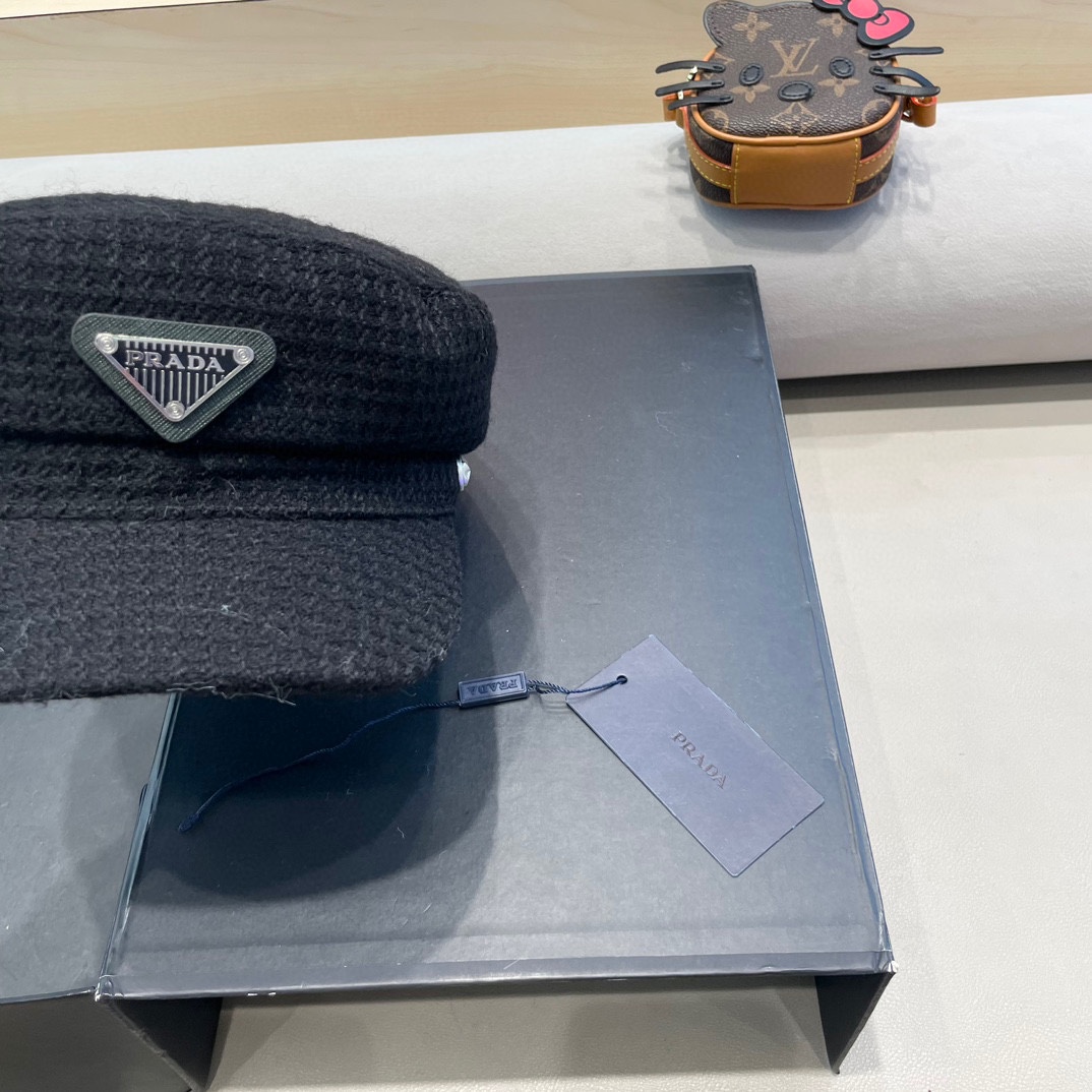  普拉达Prada秋冬天名媛风日系休闲韩版贝雷帽百搭女士英伦欧美黑色平顶帽潮流