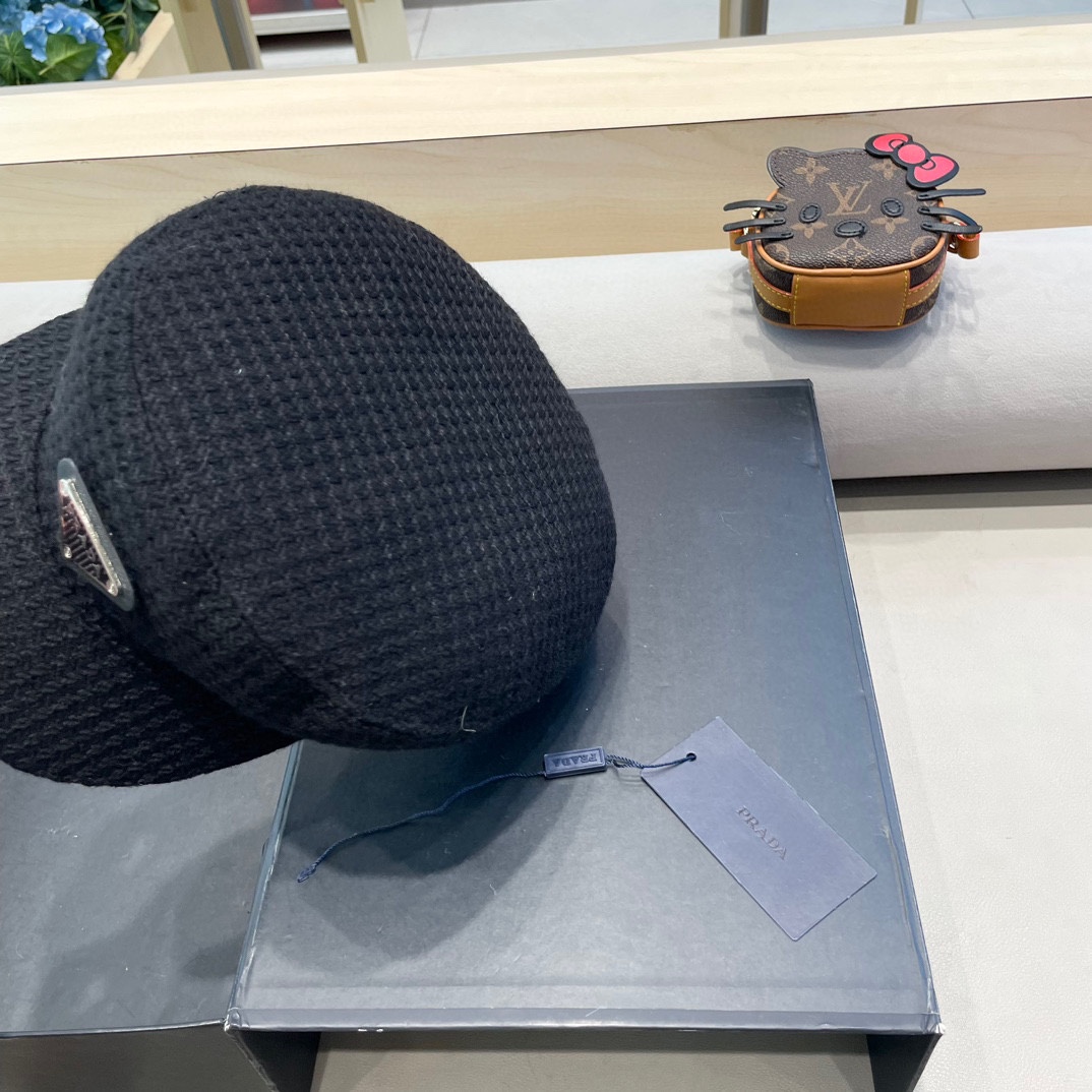 普拉达Prada秋冬天名媛风日系休闲韩版贝雷帽百搭女士英伦欧美黑色平顶帽潮流