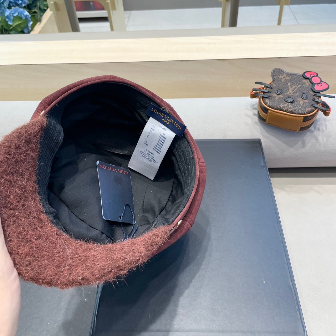  lv路易威登2024年冬季新款韩版简约百搭小皮扣八角帽子女加厚加绒保暖画家帽