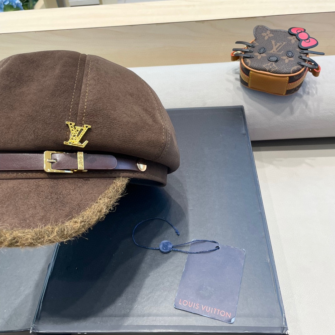  lv路易威登2024年冬季新款韩版简约百搭小皮扣八角帽子女加厚加绒保暖画家帽