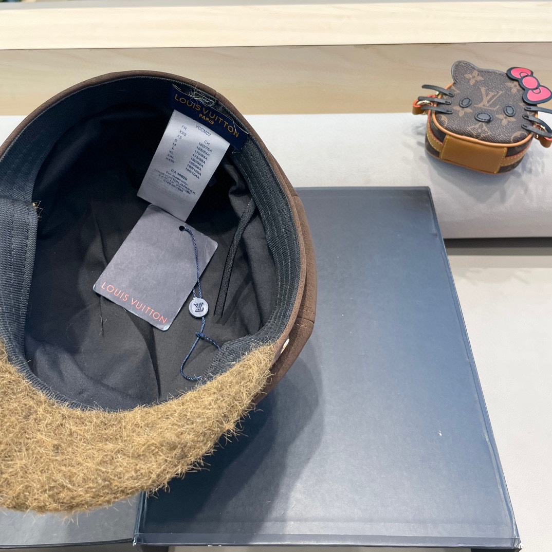  lv路易威登2024年冬季新款韩版简约百搭小皮扣八角帽子女加厚加绒保暖画家帽