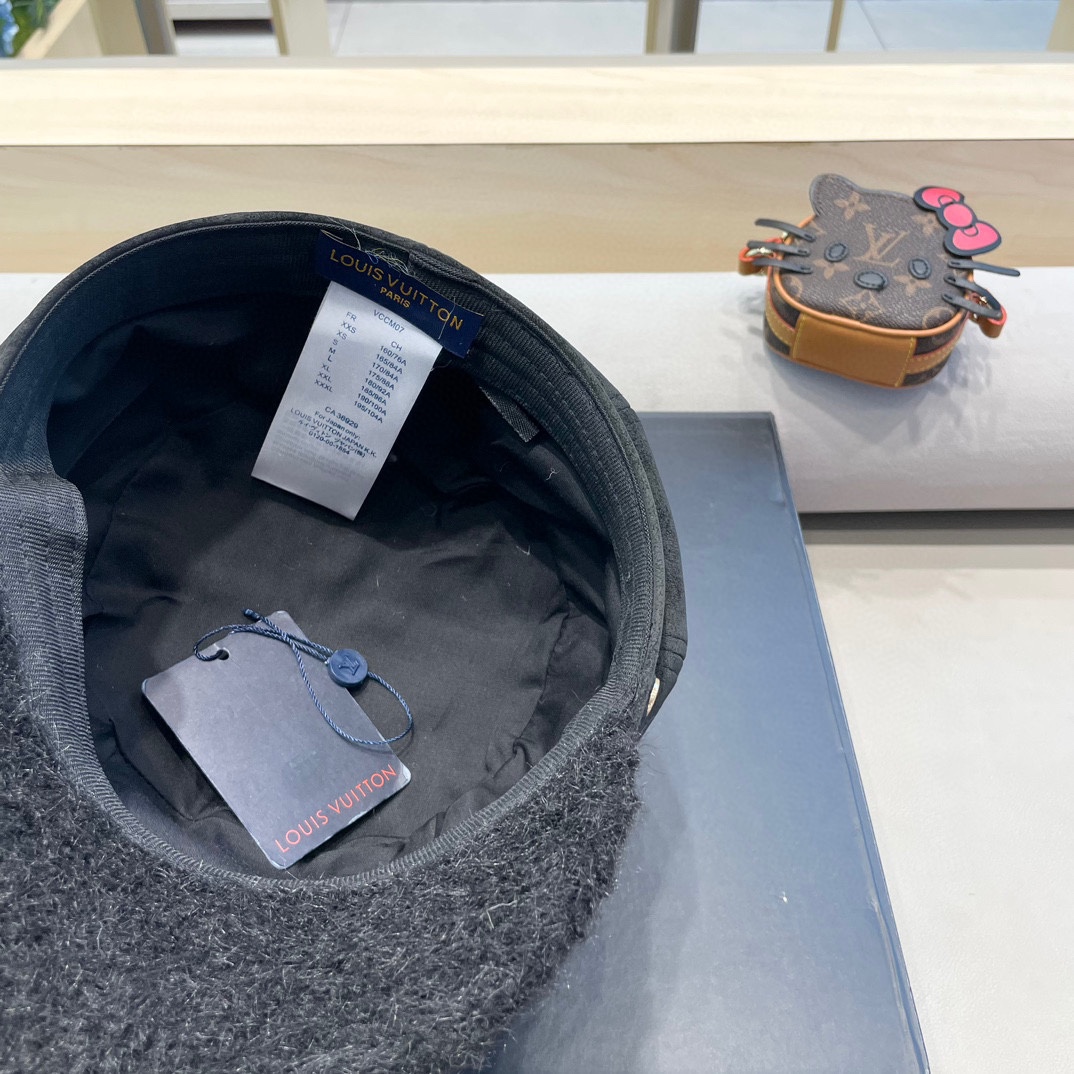  lv路易威登2024年冬季新款韩版简约百搭小皮扣八角帽子女加厚加绒保暖画家帽