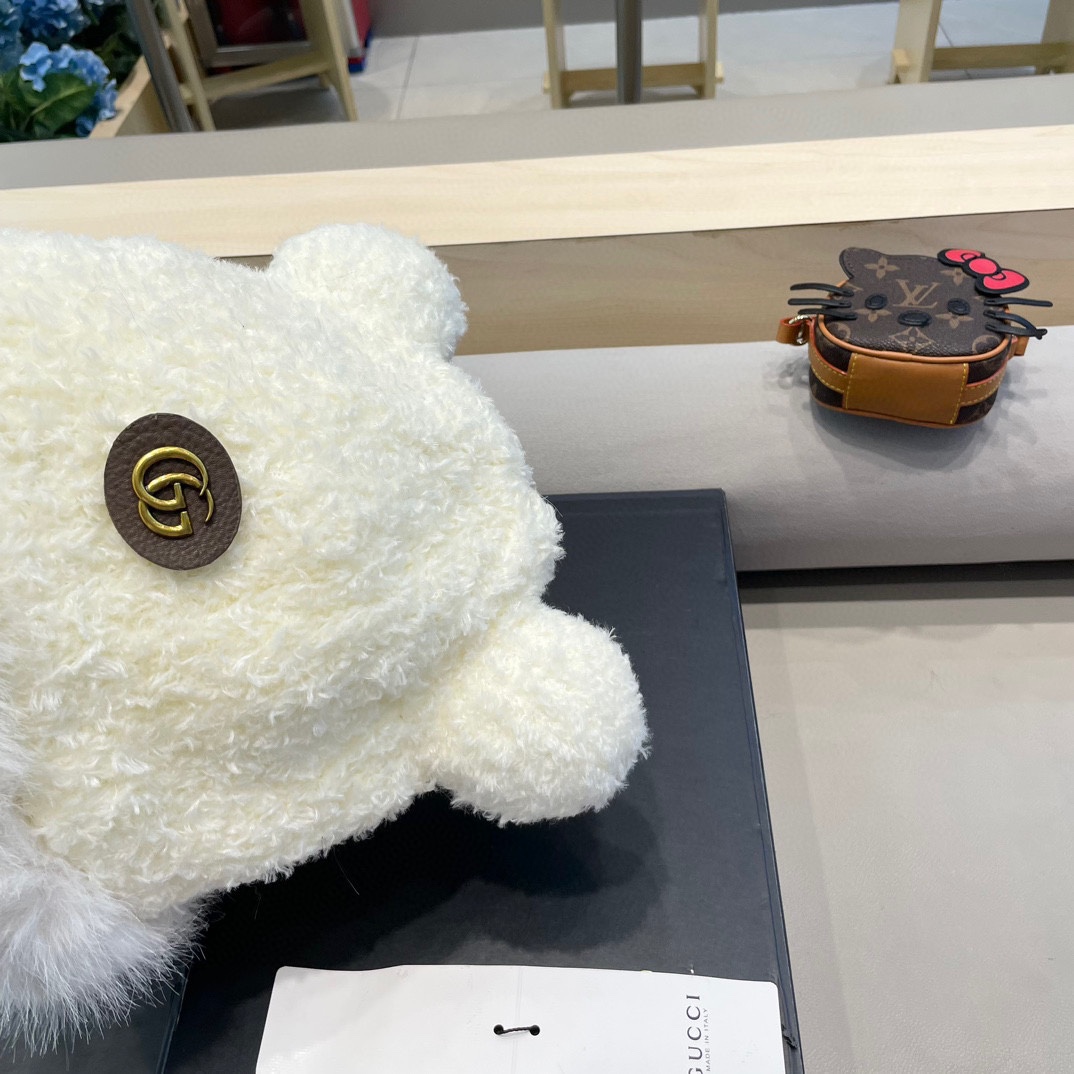  Gucci 可爱小熊耳朵百搭纯色保暖显脸小女款冬季时尚保暖防寒新款毛绒帽