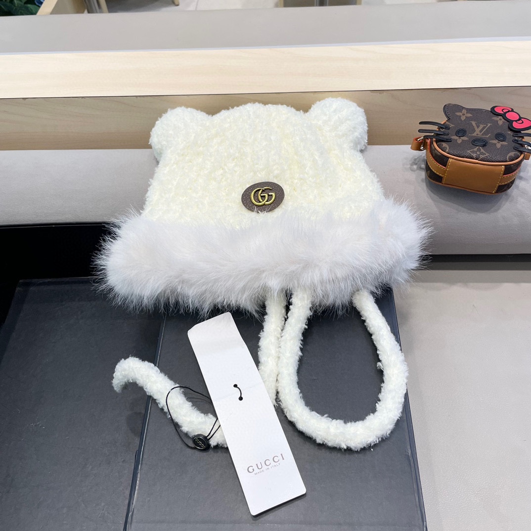  Gucci 可爱小熊耳朵百搭纯色保暖显脸小女款冬季时尚保暖防寒新款毛绒帽