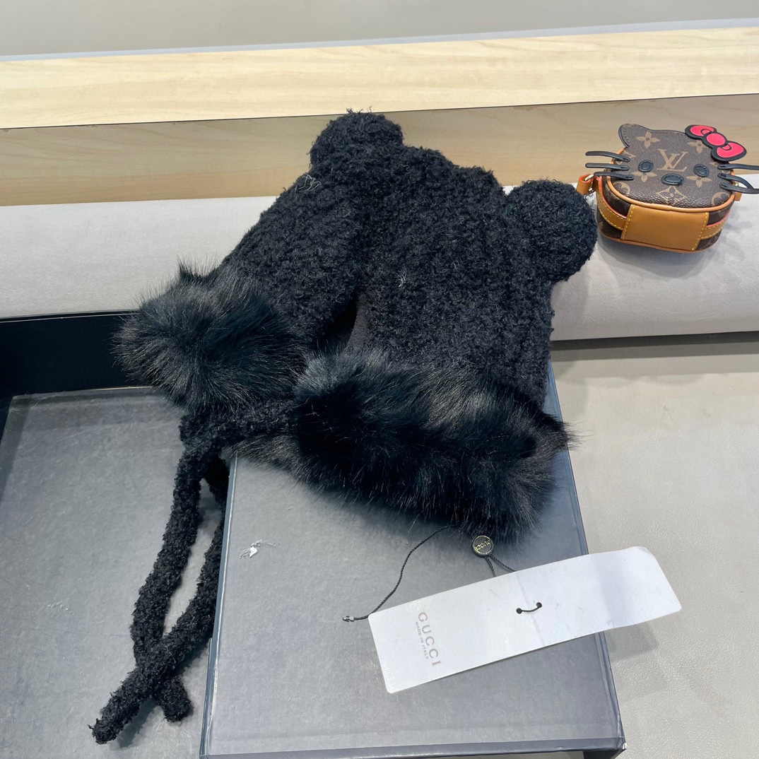  Gucci 可爱小熊耳朵百搭纯色保暖显脸小女款冬季时尚保暖防寒新款毛绒帽