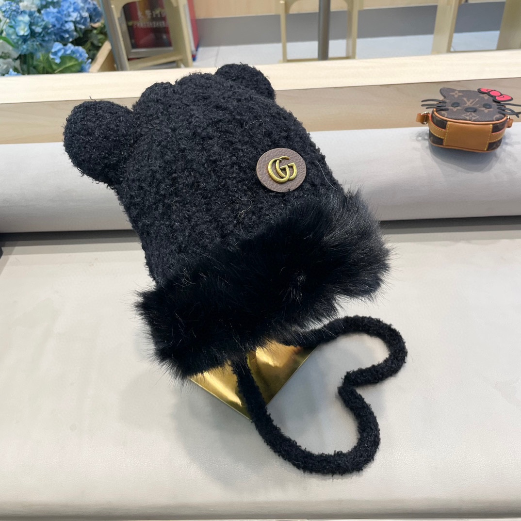  Gucci 可爱小熊耳朵百搭纯色保暖显脸小女款冬季时尚保暖防寒新款毛绒帽