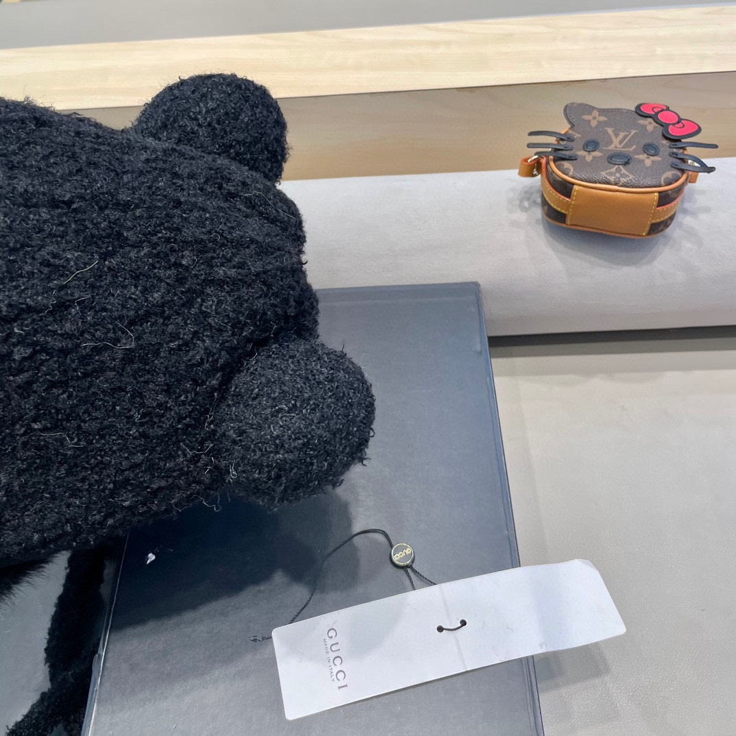  Gucci 可爱小熊耳朵百搭纯色保暖显脸小女款冬季时尚保暖防寒新款毛绒帽