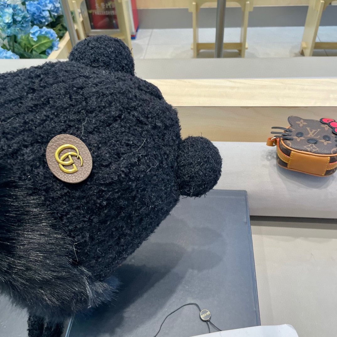  Gucci 可爱小熊耳朵百搭纯色保暖显脸小女款冬季时尚保暖防寒新款毛绒帽