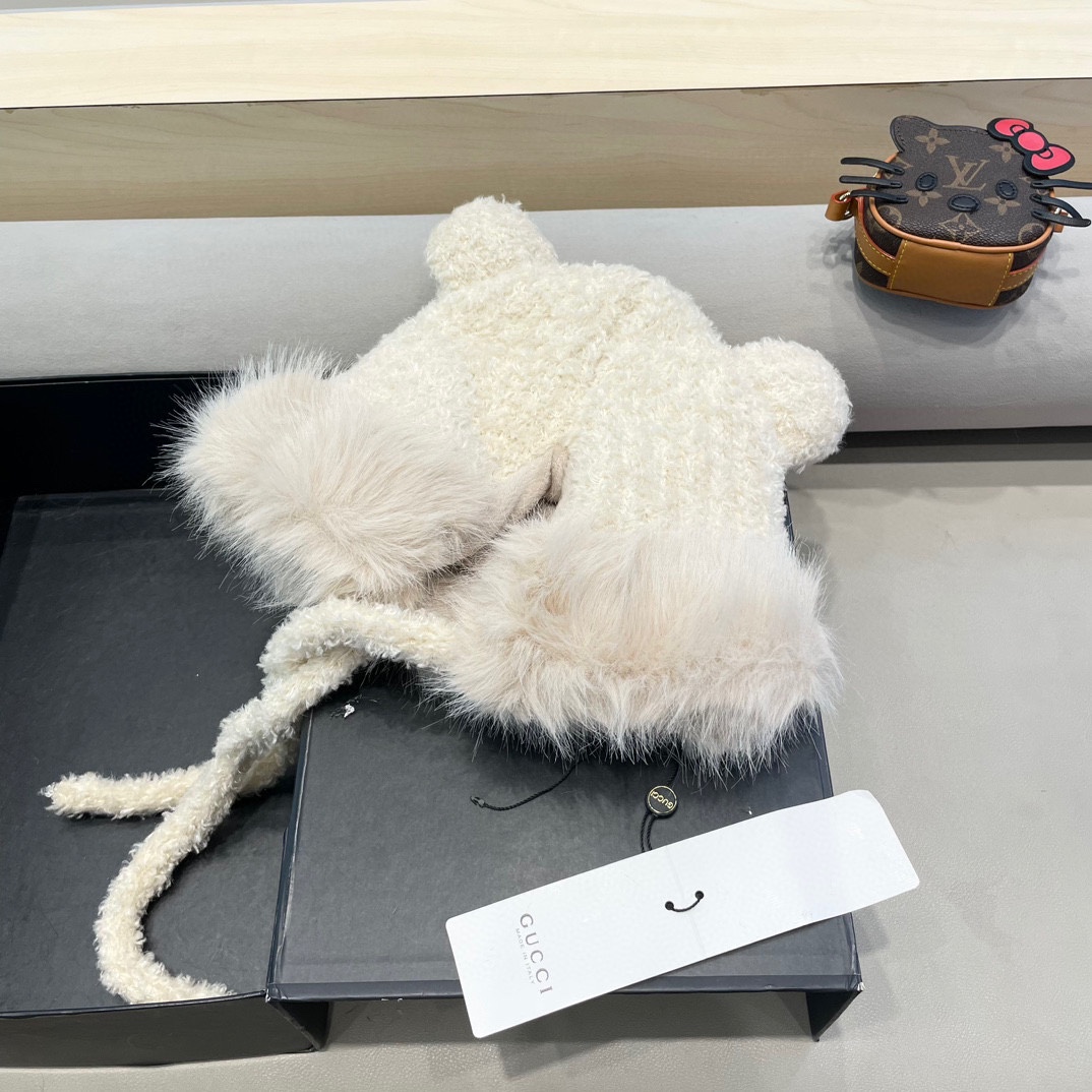 Gucci 可爱小熊耳朵百搭纯色保暖显脸小女款冬季时尚保暖防寒新款毛绒帽