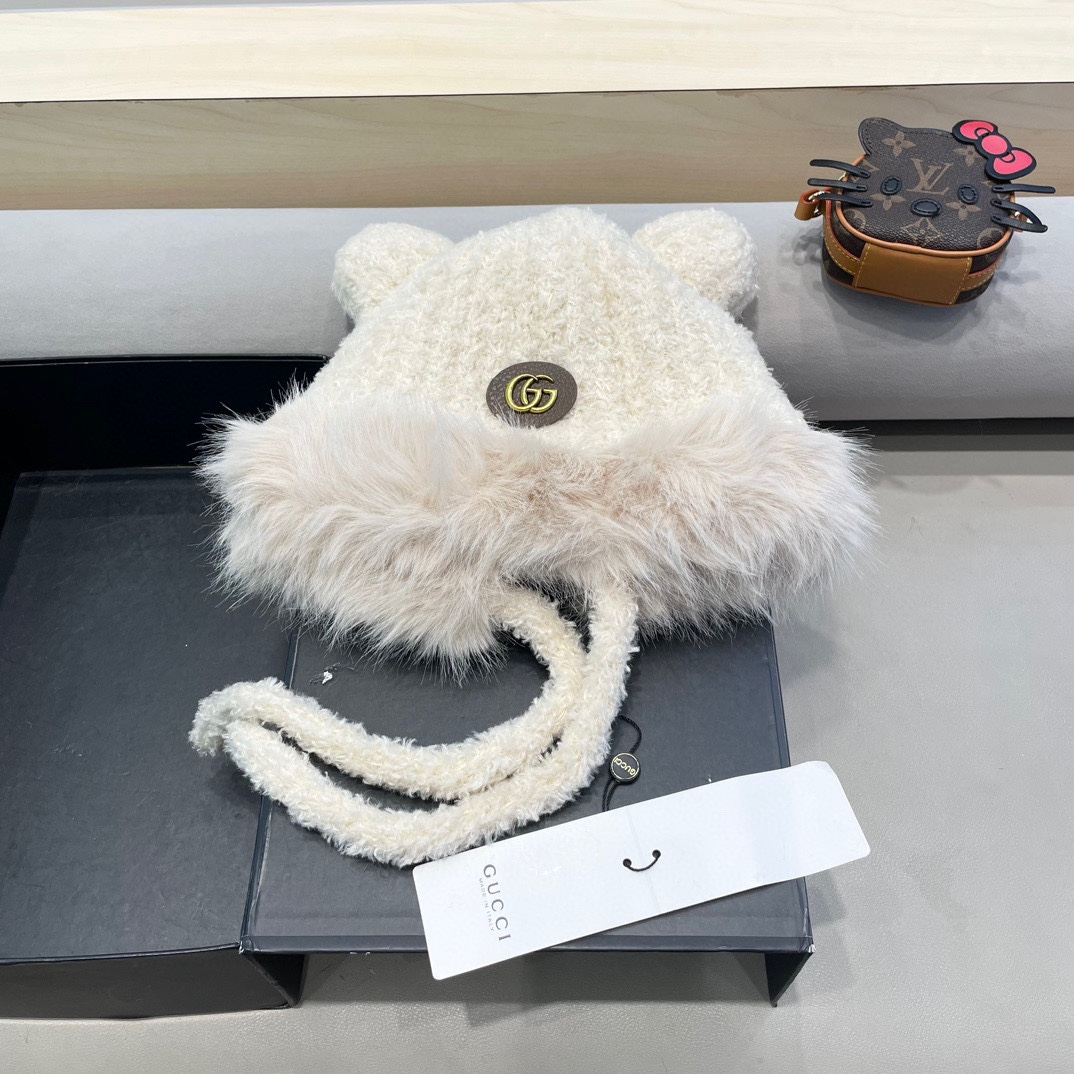  Gucci 可爱小熊耳朵百搭纯色保暖显脸小女款冬季时尚保暖防寒新款毛绒帽