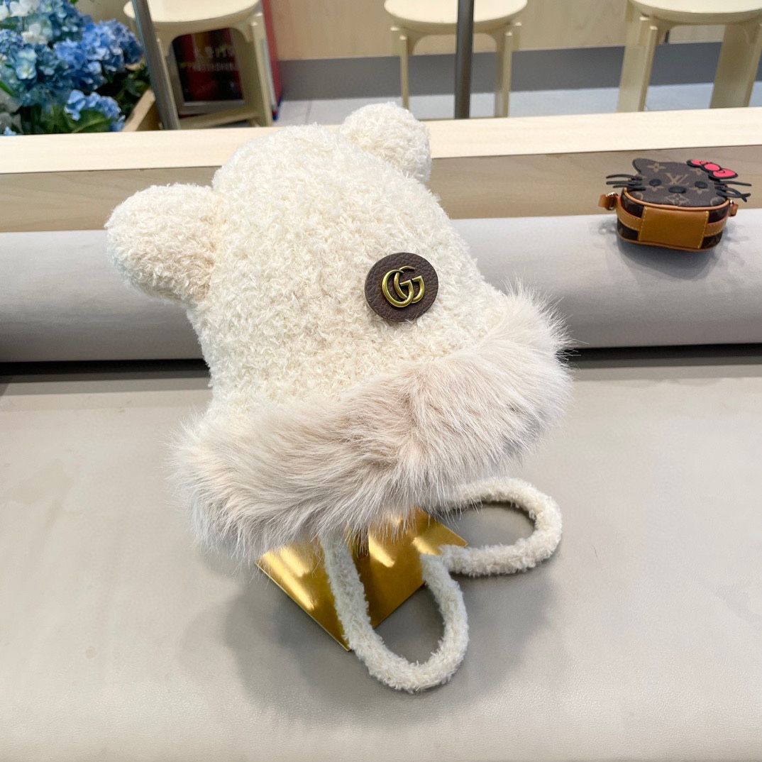  Gucci 可爱小熊耳朵百搭纯色保暖显脸小女款冬季时尚保暖防寒新款毛绒帽
