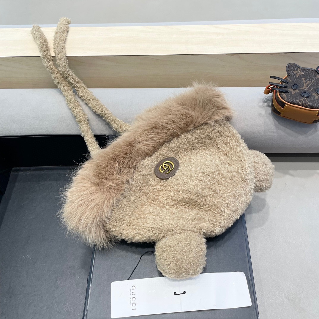  Gucci 可爱小熊耳朵百搭纯色保暖显脸小女款冬季时尚保暖防寒新款毛绒帽
