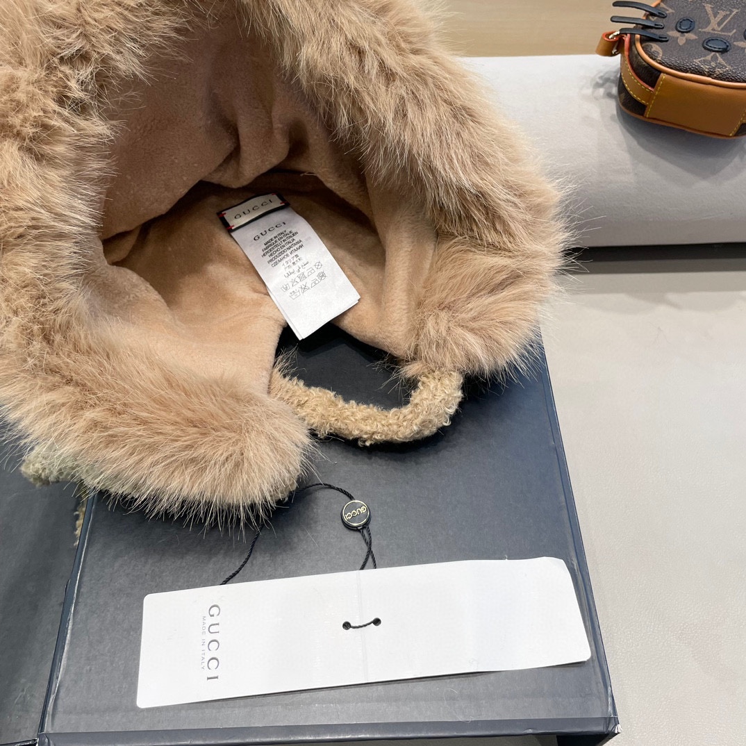  Gucci 可爱小熊耳朵百搭纯色保暖显脸小女款冬季时尚保暖防寒新款毛绒帽