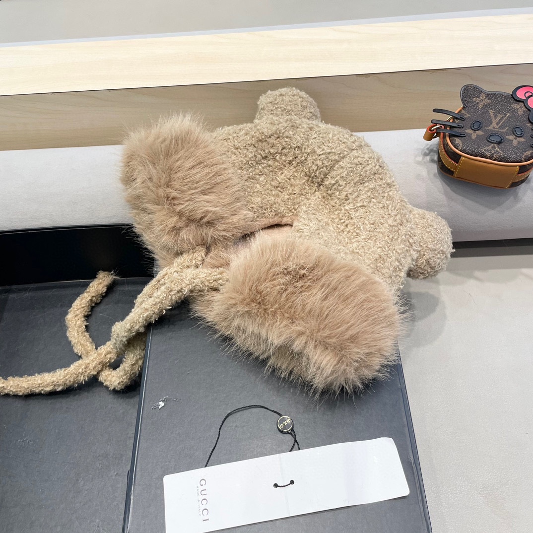  Gucci 可爱小熊耳朵百搭纯色保暖显脸小女款冬季时尚保暖防寒新款毛绒帽