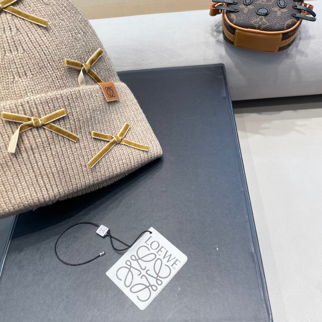  罗意威loewe太甜了！蝴蝶结针织兔毛毛线帽子女秋冬ins甜美加厚保暖冷帽手套