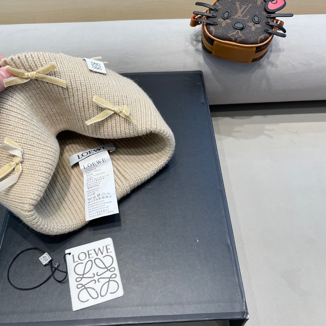  罗意威loewe太甜了！蝴蝶结针织兔毛毛线帽子女秋冬ins甜美加厚保暖冷帽手套