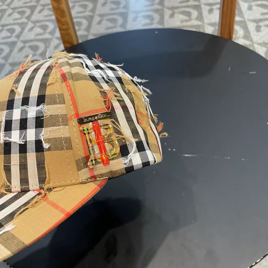    🧢Burberry（巴宝莉）新款原单刺绣字母棒球帽  专柜热卖款纯棉内里，完美版型，原厂品质，独家