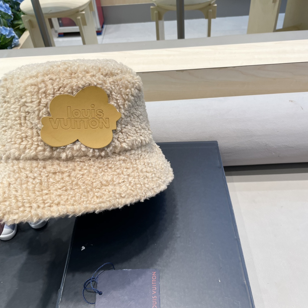  lv路易威登秋冬新款洋气百搭羊羔毛盆帽女加厚保暖渔夫帽街拍休闲帽子潮