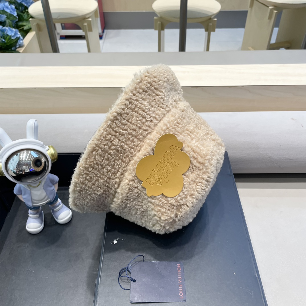  lv路易威登秋冬新款洋气百搭羊羔毛盆帽女加厚保暖渔夫帽街拍休闲帽子潮