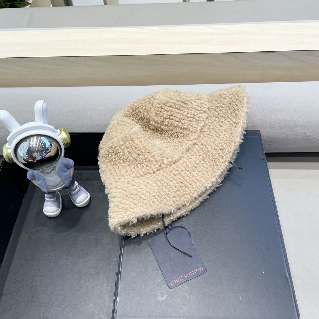  lv路易威登秋冬新款洋气百搭羊羔毛盆帽女加厚保暖渔夫帽街拍休闲帽子潮