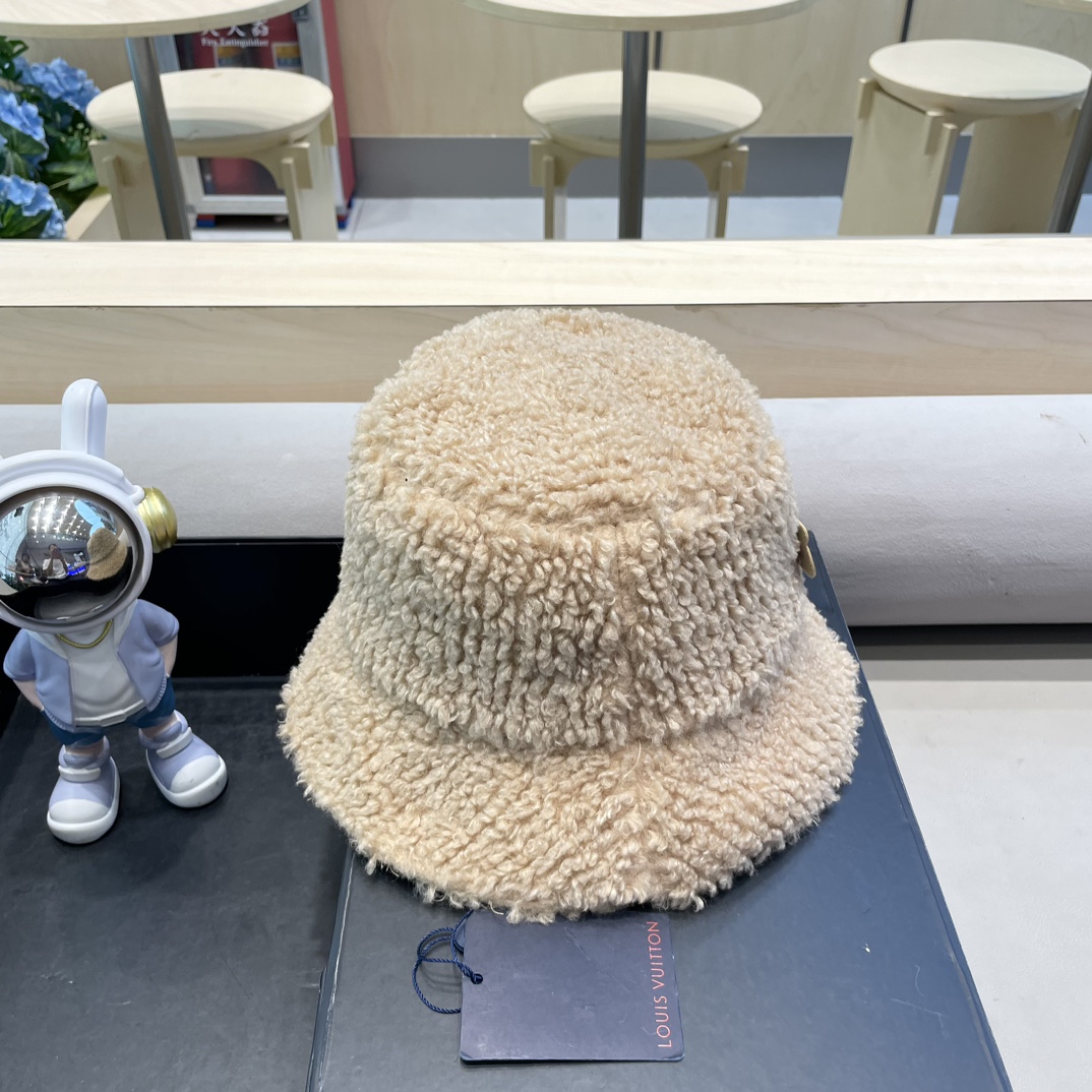  lv路易威登秋冬新款洋气百搭羊羔毛盆帽女加厚保暖渔夫帽街拍休闲帽子潮