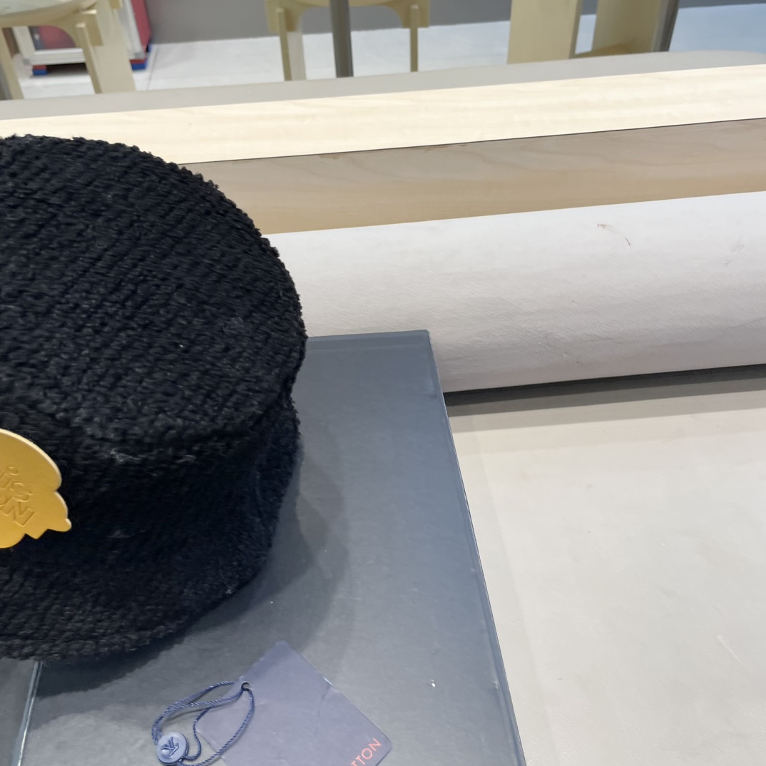  lv路易威登秋冬新款洋气百搭羊羔毛盆帽女加厚保暖渔夫帽街拍休闲帽子潮