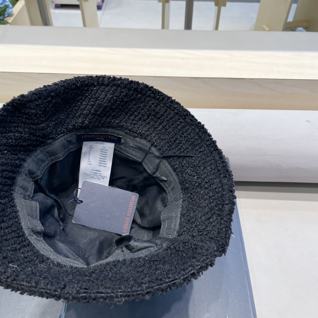  lv路易威登秋冬新款洋气百搭羊羔毛盆帽女加厚保暖渔夫帽街拍休闲帽子潮