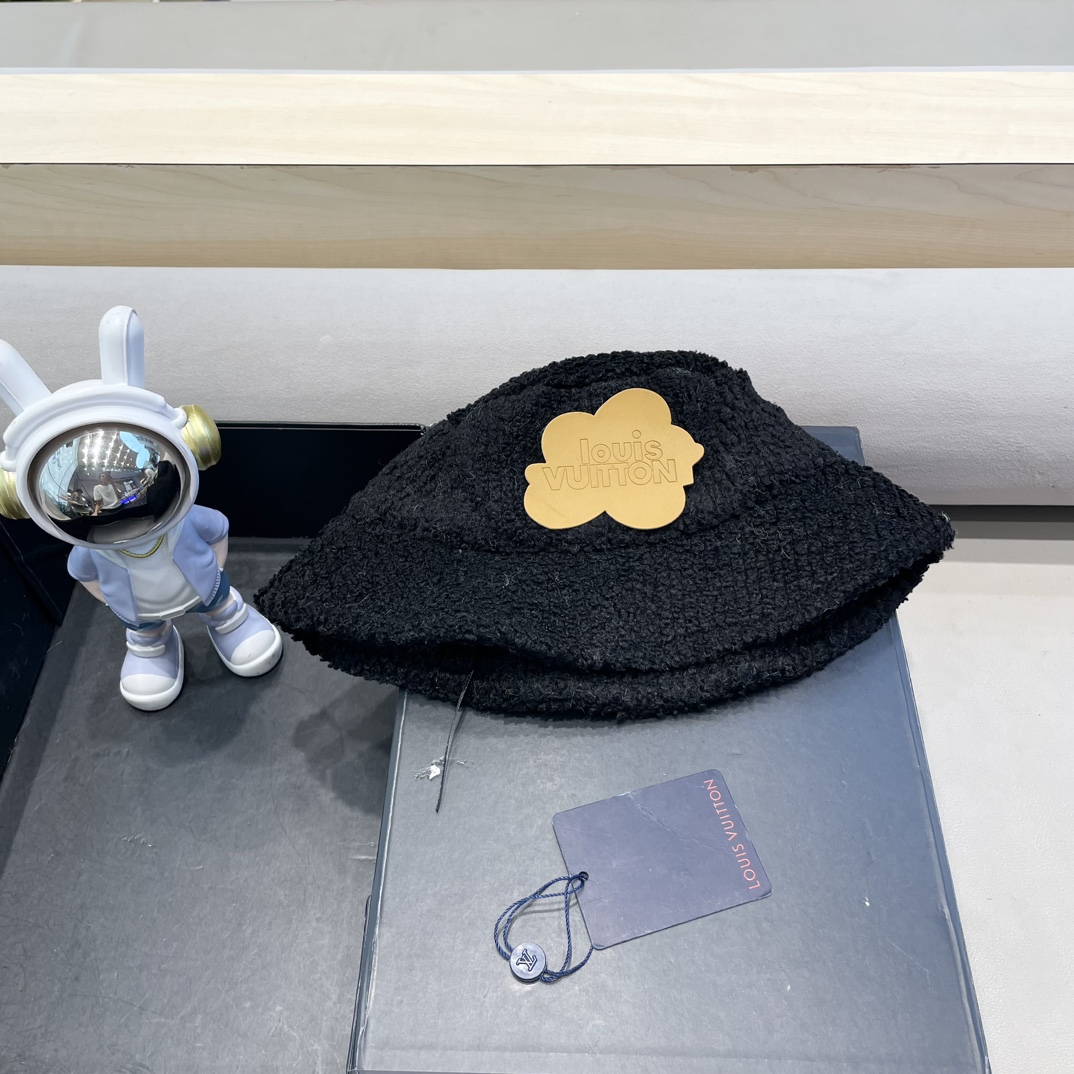  lv路易威登秋冬新款洋气百搭羊羔毛盆帽女加厚保暖渔夫帽街拍休闲帽子潮