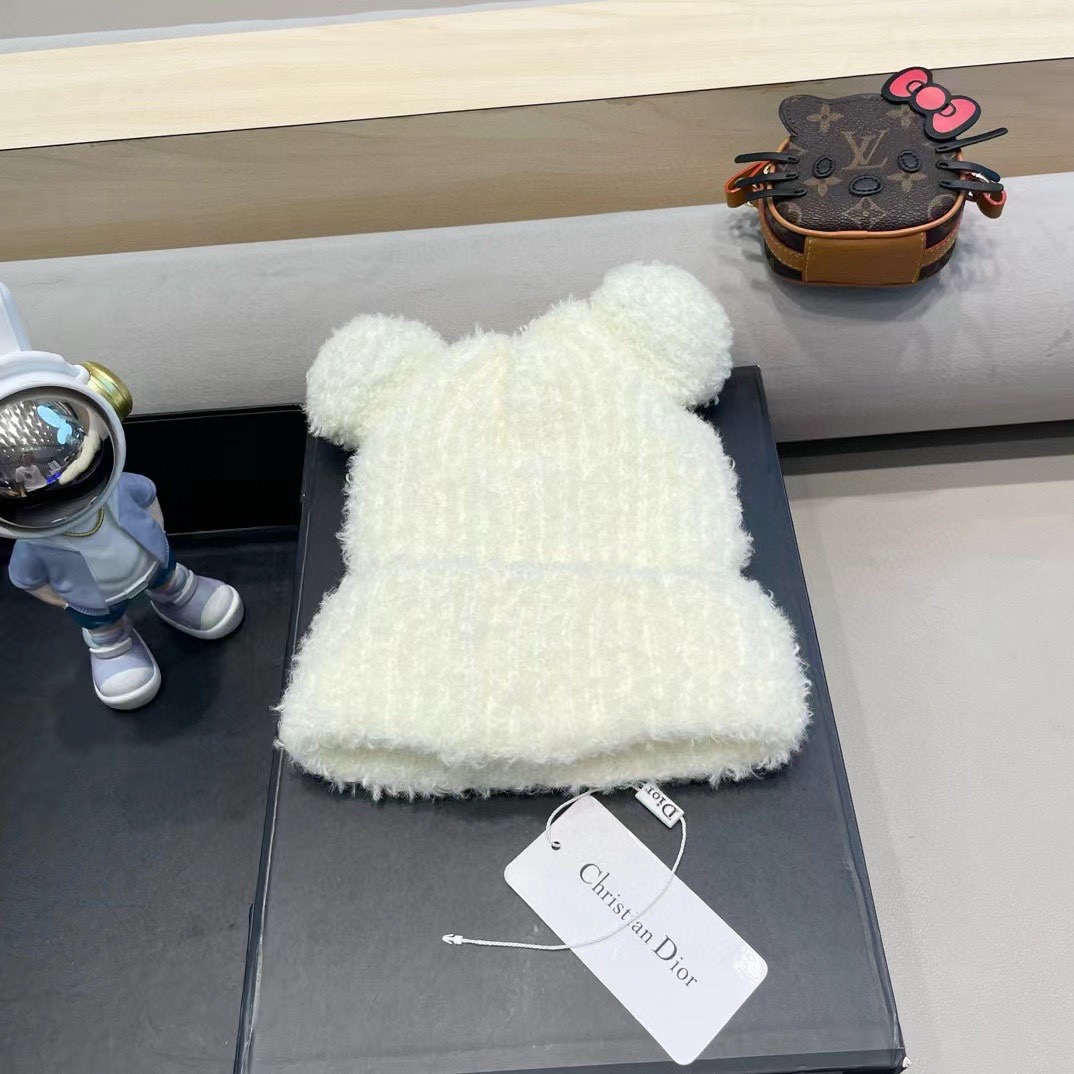 Dior冬季可爱卡通小熊耳朵毛线帽子女日系保暖毛绒加厚护耳学生针织帽