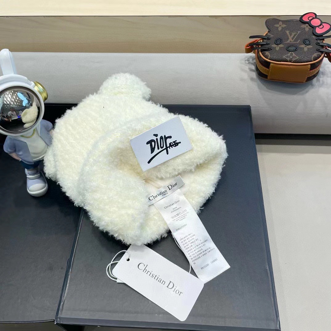 Dior冬季可爱卡通小熊耳朵毛线帽子女日系保暖毛绒加厚护耳学生针织帽