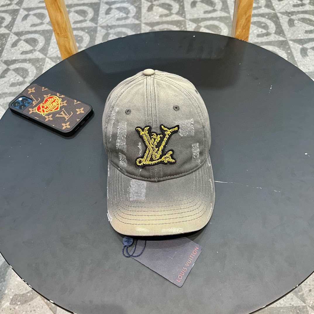 NO:215446,LV Louis Vuitton Embroidered Spliced ​​Baseball Cap A must-have item for autumn This color-blocked baseball cap is amazing!  Especially the effect on the wear is huge and the face is small. The embroidery of the letters is very strong. The very delicate feeling is hat, fisherman's hat, baseball hat, knit hat, hat, louis vuitton, louis vuitton, louis vuitton, espadrilles, hats19860909LV 路易威登 Louis Vuitton 刺绣拼接棒球帽 入秋必备单品 这顶拼色棒球帽的绝了！ 特别是戴上的效果巨显脸小 字母的刺绣立体感非常强 很精致的感觉帽子渔夫帽棒球帽针织帽,帽子,louis vuitton,louis vuitton,louis vuitton,espadrilles,hats,hat