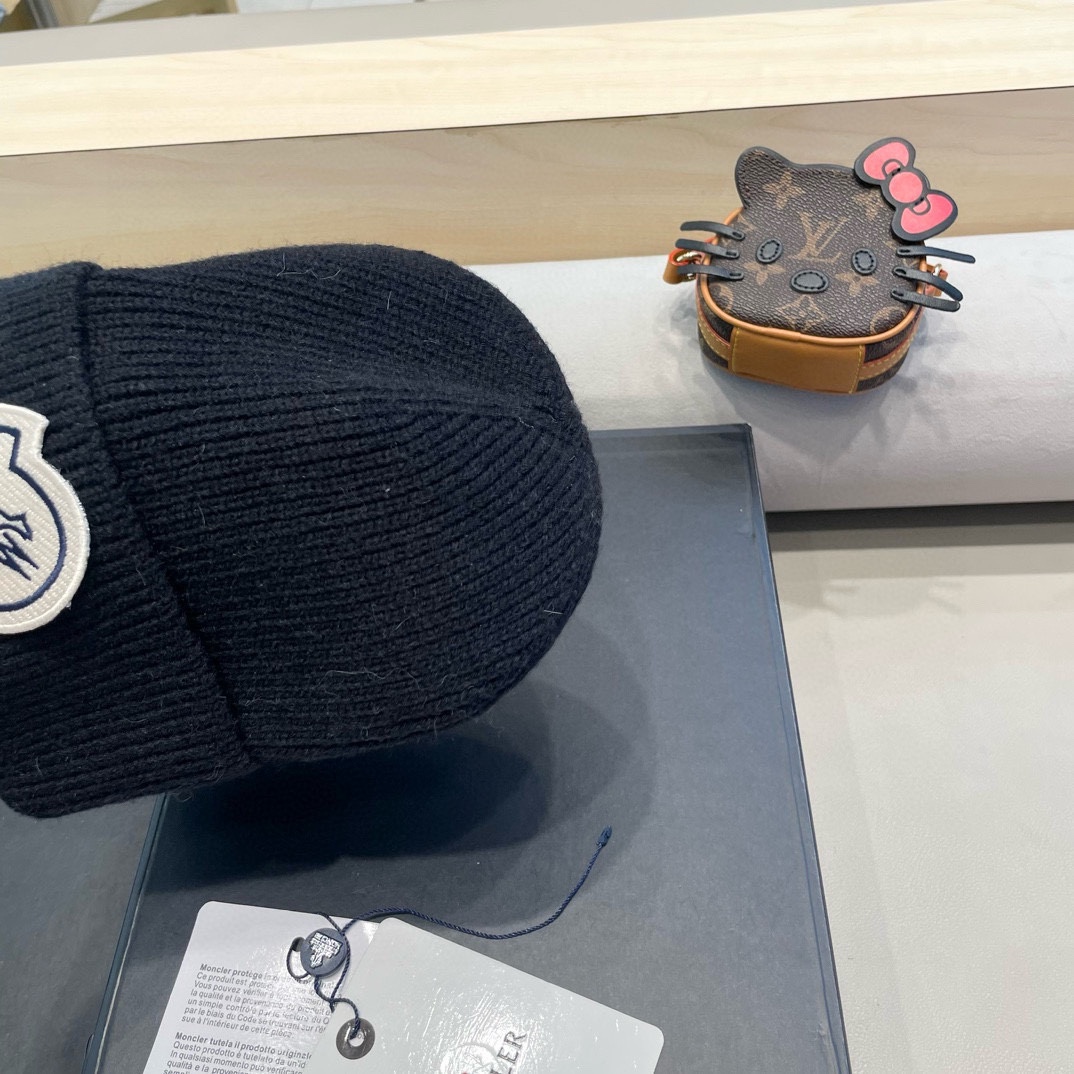 👒蒙‌口Moncler👒官‌网最新‎双LOGO蒙​口针​织‌帽‎，配​蒙口专​柜‎防尘‌袋，防伪‎标签​