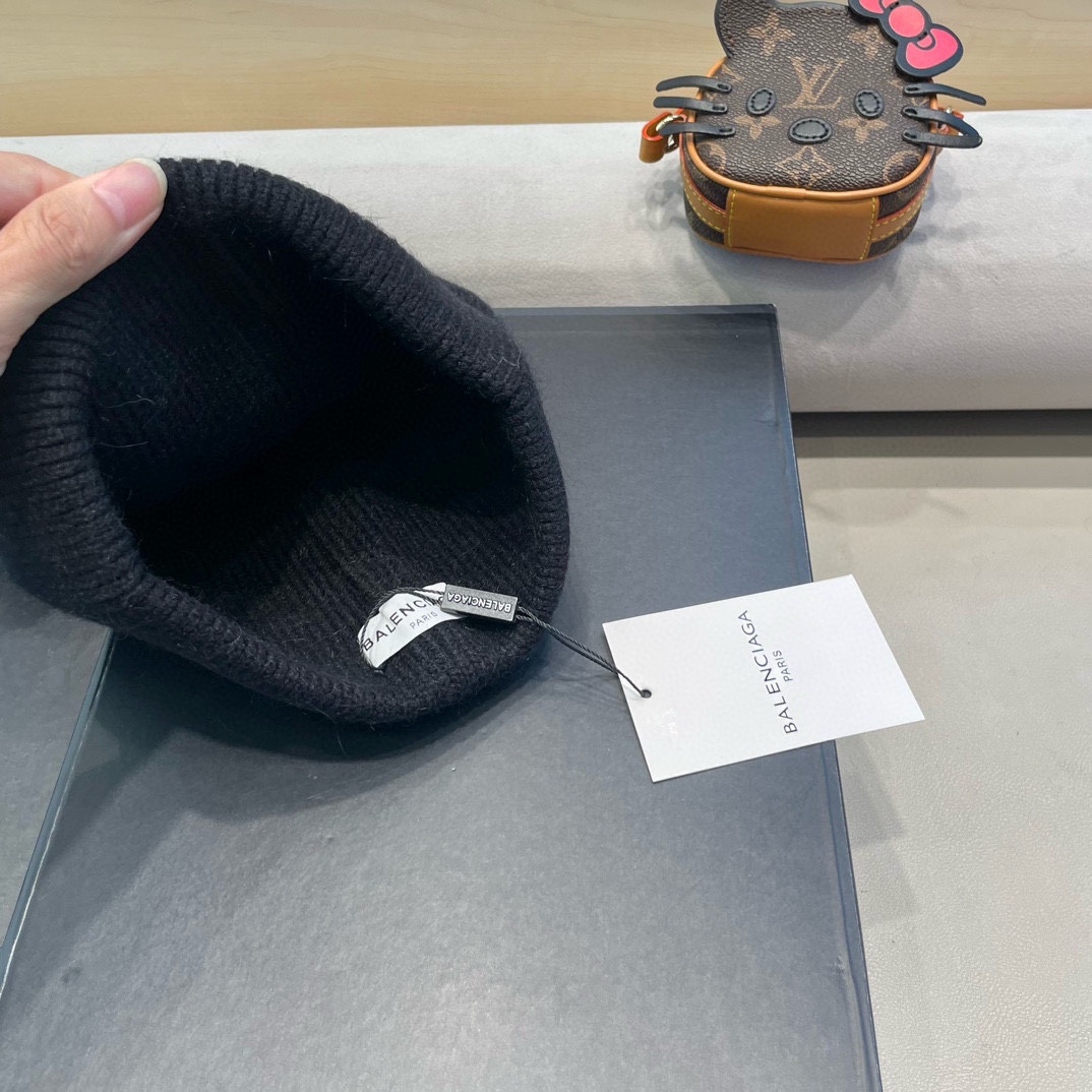 巴黎世家新款针织羊毛毛线帽，高品质定制羊毛，简约帅气新标志，男女同款超酷时尚街头风！兔毛头围:55-58