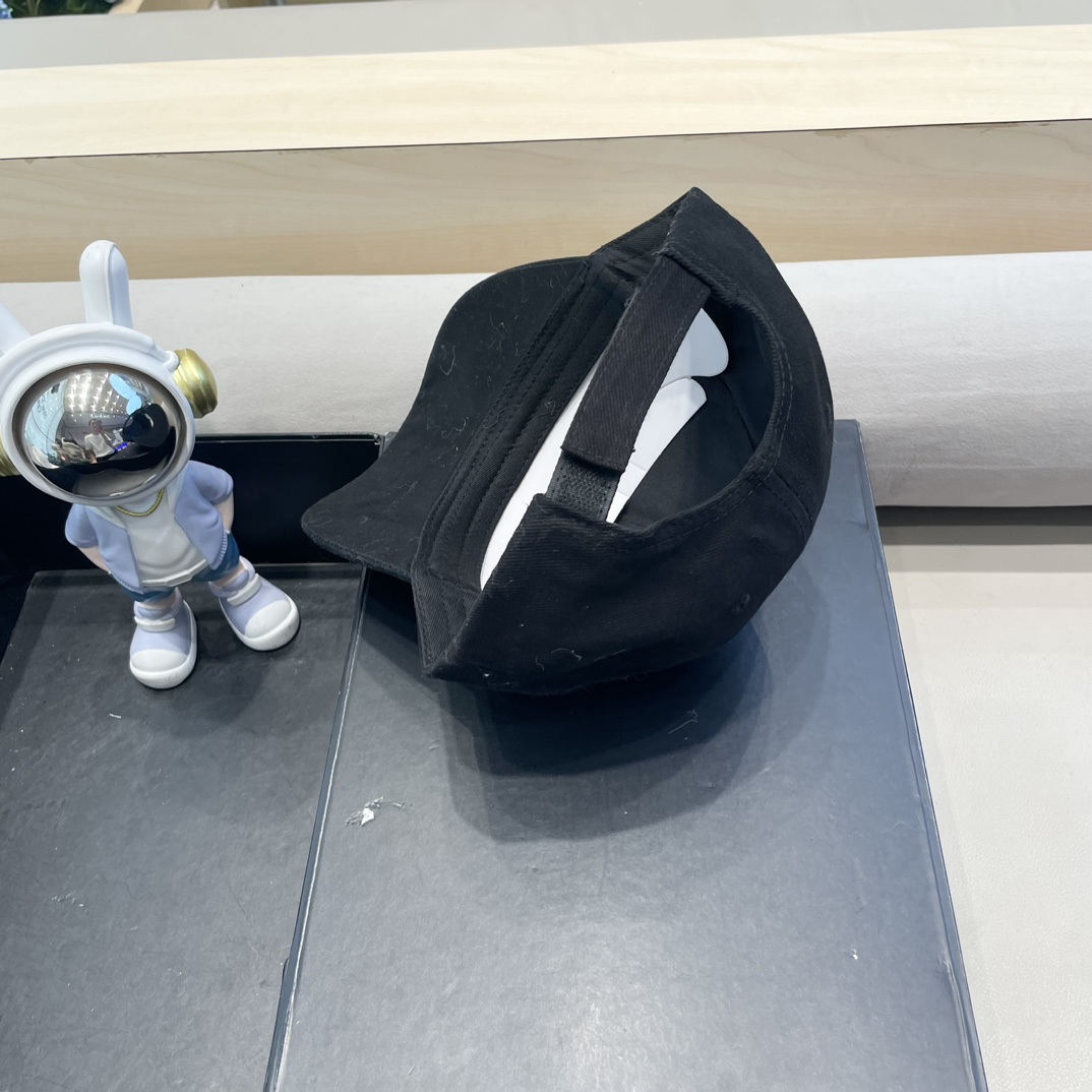 Balencia*a 巴黎世家新款棒球帽 🧢简约时尚超级无敌好看的帽子！