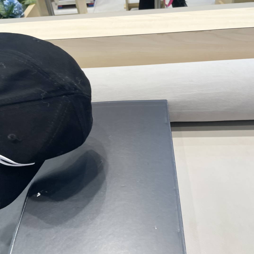 Balencia*a 巴黎世家新款棒球帽 🧢简约时尚超级无敌好看的帽子！