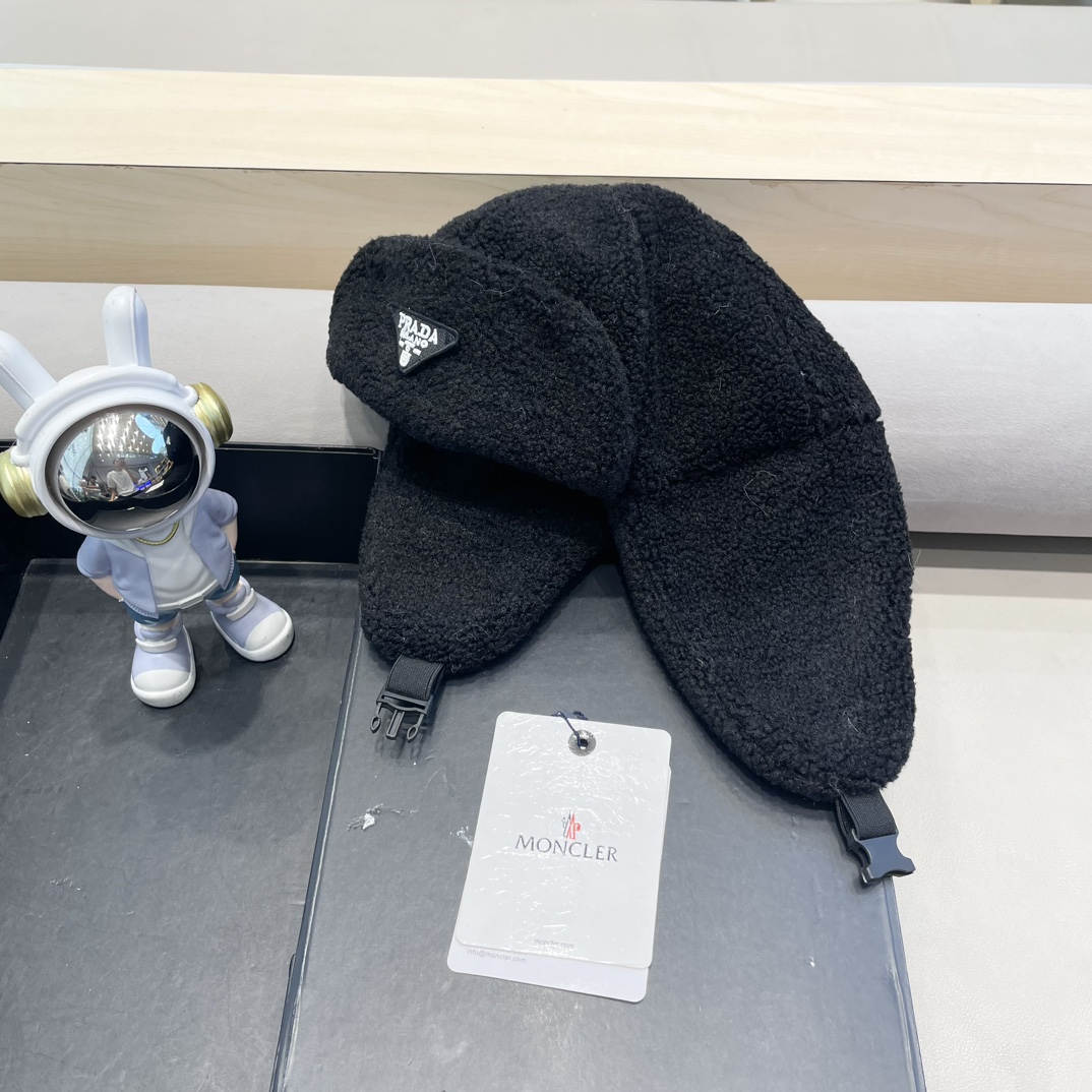 NO:215359,Prada Prada autumn and winter new warm and fashionable lamb velvet leefeng hat men windproof cold thick ear protection hat women hat fisherman hat baseball hat knit hat, hat, prada, prada, espadrilles, hats19860909普拉达Prada秋冬季新款保暖时尚羊羔绒雷锋帽男防风防寒加厚护耳帽子女 帽子渔夫帽棒球帽针织帽,帽子,prada,prada,espadrilles,hats,hat