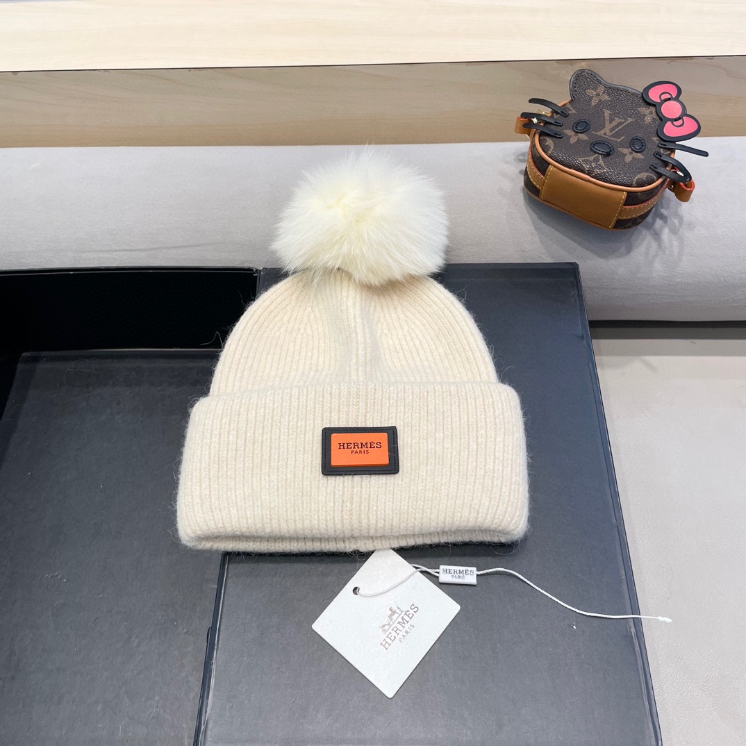 NO:580571,Hermes HERMES new style with fox fur ball knitted woolen hat fisherman hat baseball cap knitted hat, hat, hermes, hermes, espadrilles, hats19860909爱马仕HERMES新款配狐狸毛球针织毛线帽帽子渔夫帽棒球帽针织帽,帽子,hermes,hermes,espadrilles,hats,hat