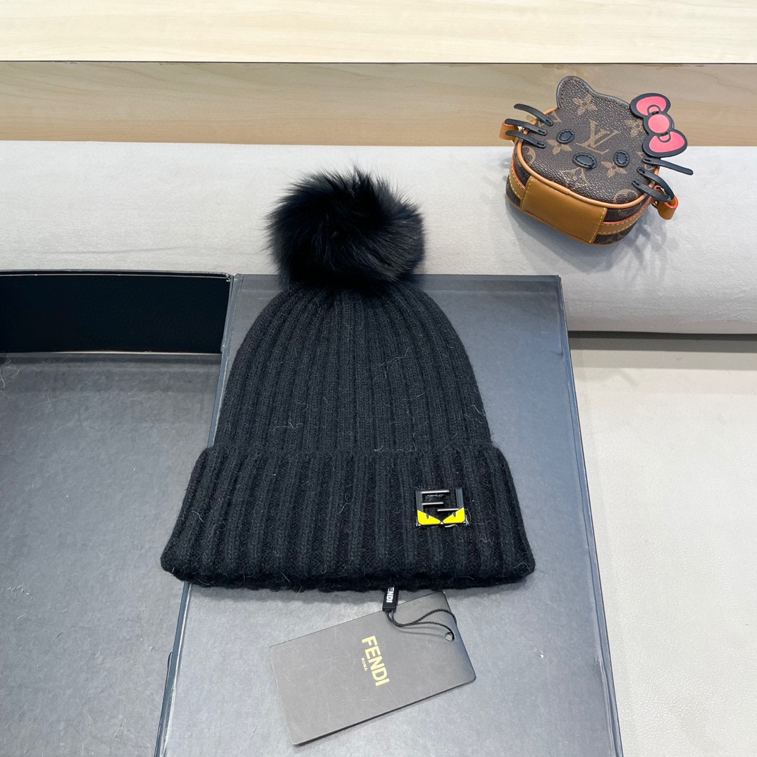 NO:580574,Fendi fendl woolen hat women's autumn and winter style Internet celebrity sweet and cute knitted hat black warm fashionable fur ball woolen hat hat fisherman hat baseball cap knitted hat, hat, fendi, fendi, espadrilles, hats19860909芬迪fendl毛线帽子女秋冬款网红甜美可爱针织帽黑色保暖时尚毛球毛线帽帽子渔夫帽棒球帽针织帽,帽子,fendi,fendi,espadrilles,hats,hat