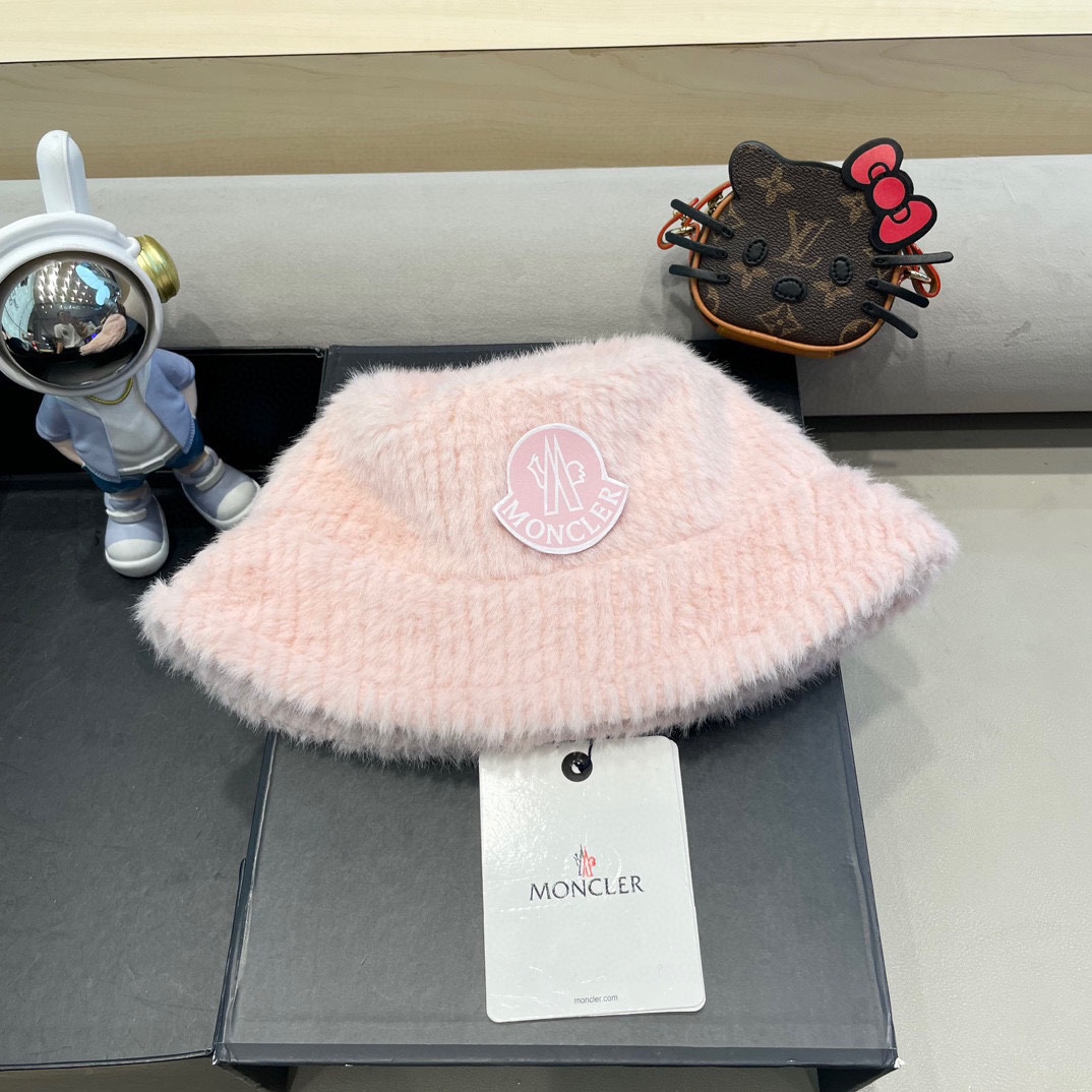NO:580577,moncler niche slanted bucket hat girls winter fisherman hat basin hat plain face lamb velvet thick section warm trendy hat fisherman hat baseball cap knitted hat, hat, espadrilles, hats19860909moncler小众斜切水桶帽子女生冬季渔夫帽盆帽素颜显脸小羊羔绒厚款保暖潮帽子渔夫帽棒球帽针织帽,帽子,espadrilles,hats,hat