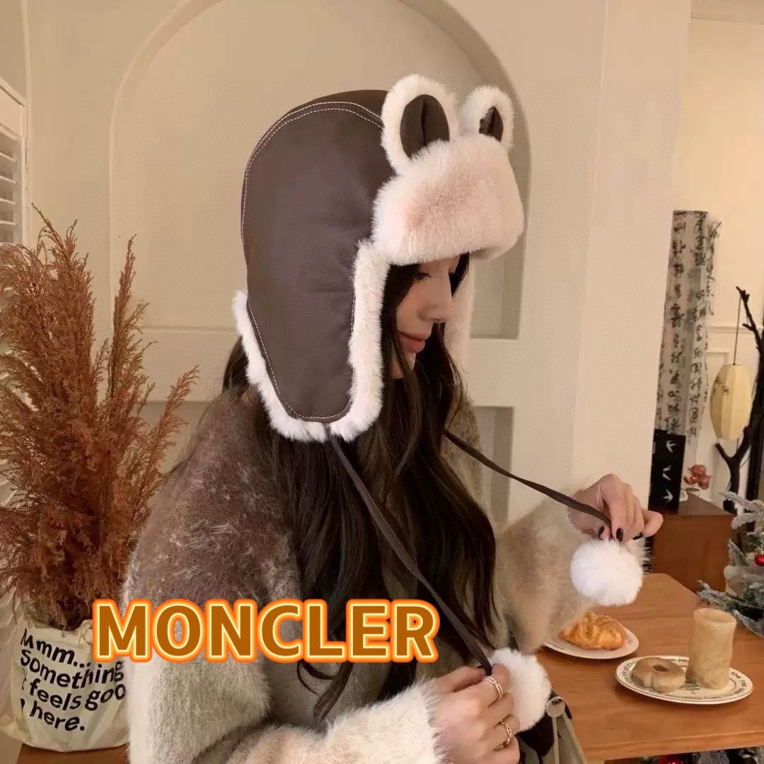 NO:580580,Moncler cute bear Lei Feng hat for women in winter new style riding and skiing plush ear protection warm and cold-proof pullover hat fisherman hat baseball cap knitted hat, hat, Moncler, espadrilles, hats19860909蒙口moncler可爱小熊雷锋帽子女冬天新款骑行滑雪毛绒护耳保暖防寒套头帽帽子渔夫帽棒球帽针织帽,帽子,Moncler,espadrilles,hats,hat