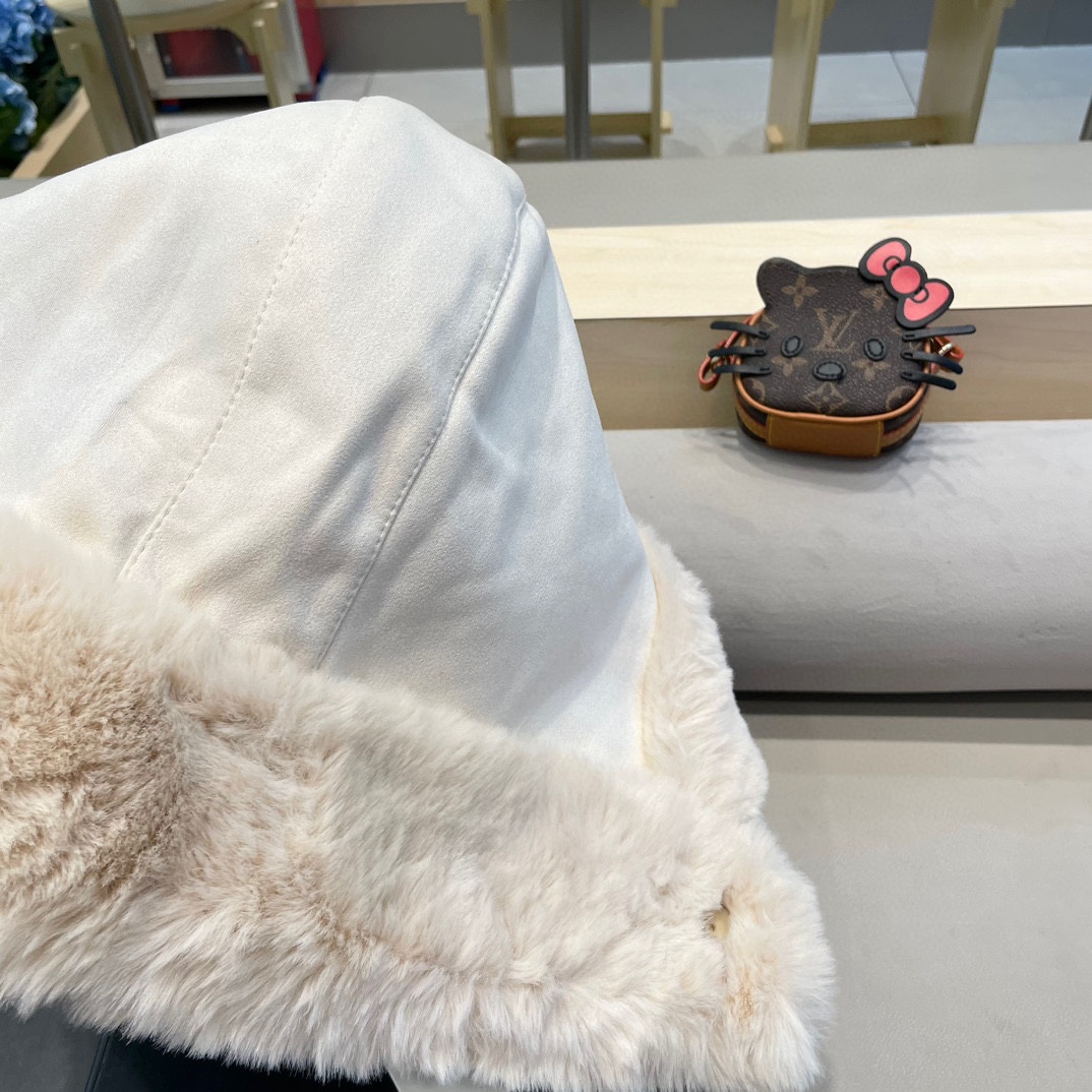 蒙口Moncler毛绒绒可爱雷锋帽女2024新款冬季加厚保暖麂皮绒护耳护颈套头帽子