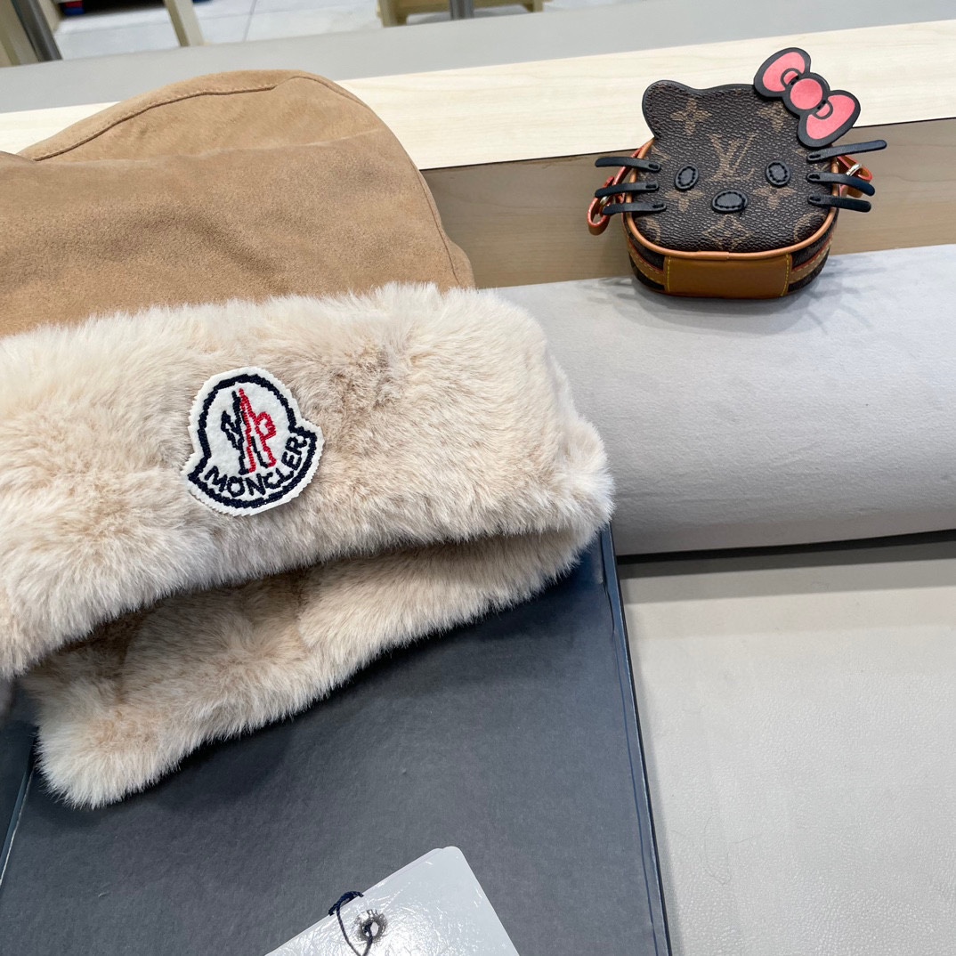 蒙口Moncler毛绒绒可爱雷锋帽女2024新款冬季加厚保暖麂皮绒护耳护颈套头帽子