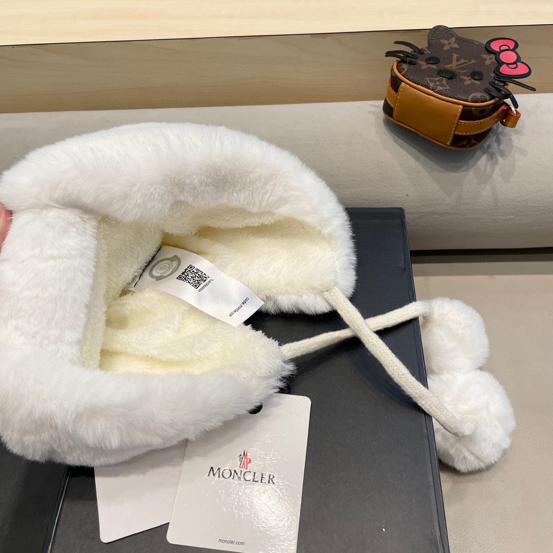 蒙口Moncler秋冬季女甜美可爱毛球雷锋帽韩版加绒加厚针织帽子保暖护耳毛线帽